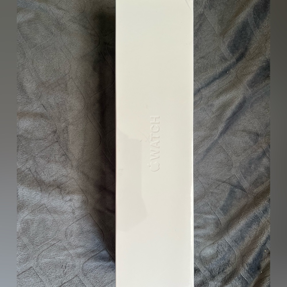 Apple Watch SERIES 5 44MM. BOX NEVER OPENED.
Space Gray Aluminum Case with GPS